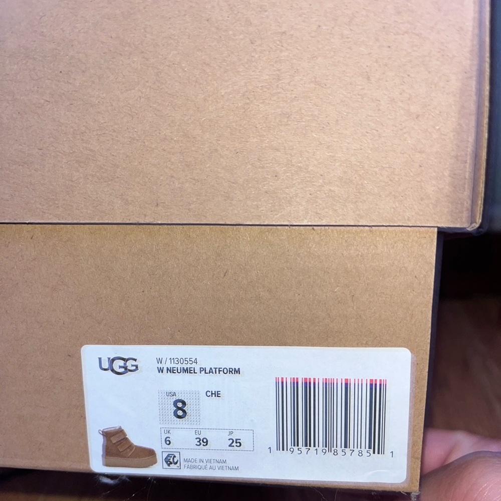 UGG Neumel Platform Size 8!!π₯° - Picture 2 of 6